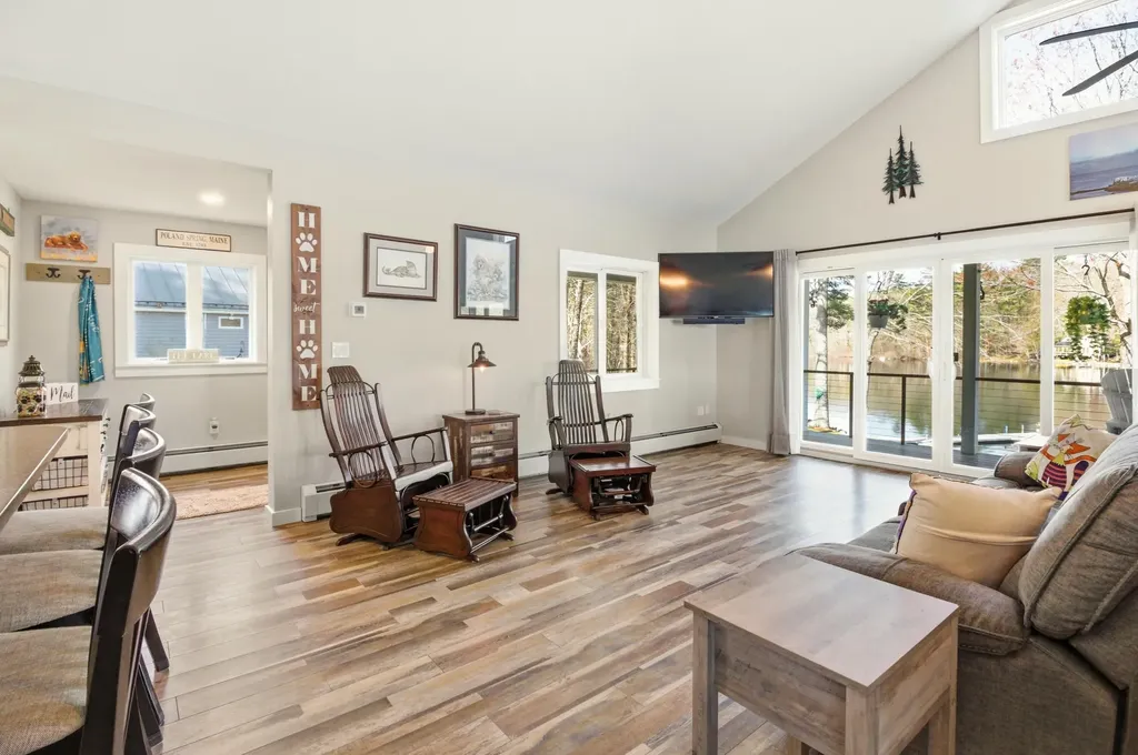 60 Cardinal Lane Poland ME 04274