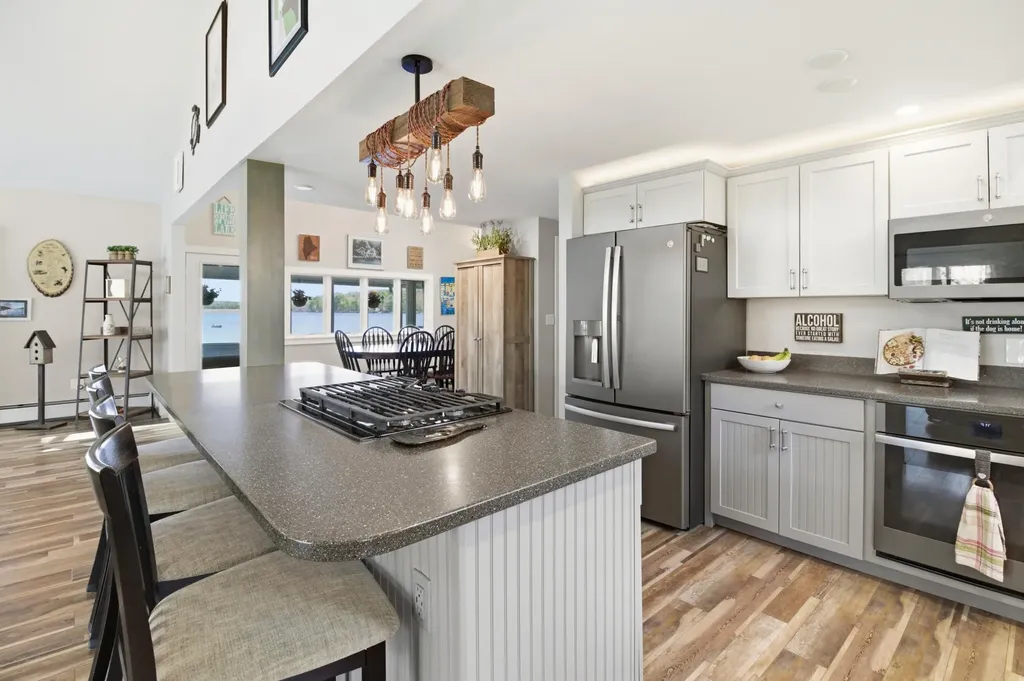 60 Cardinal Lane Poland ME 04274
