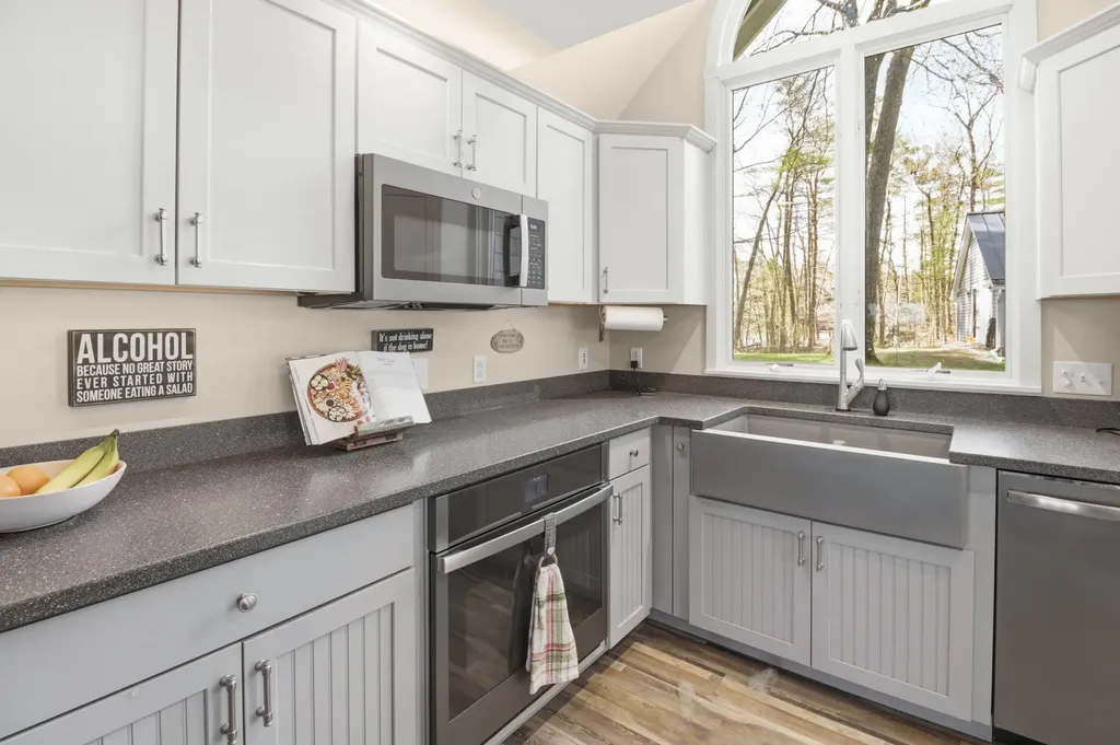 60 Cardinal Lane Poland ME 04274