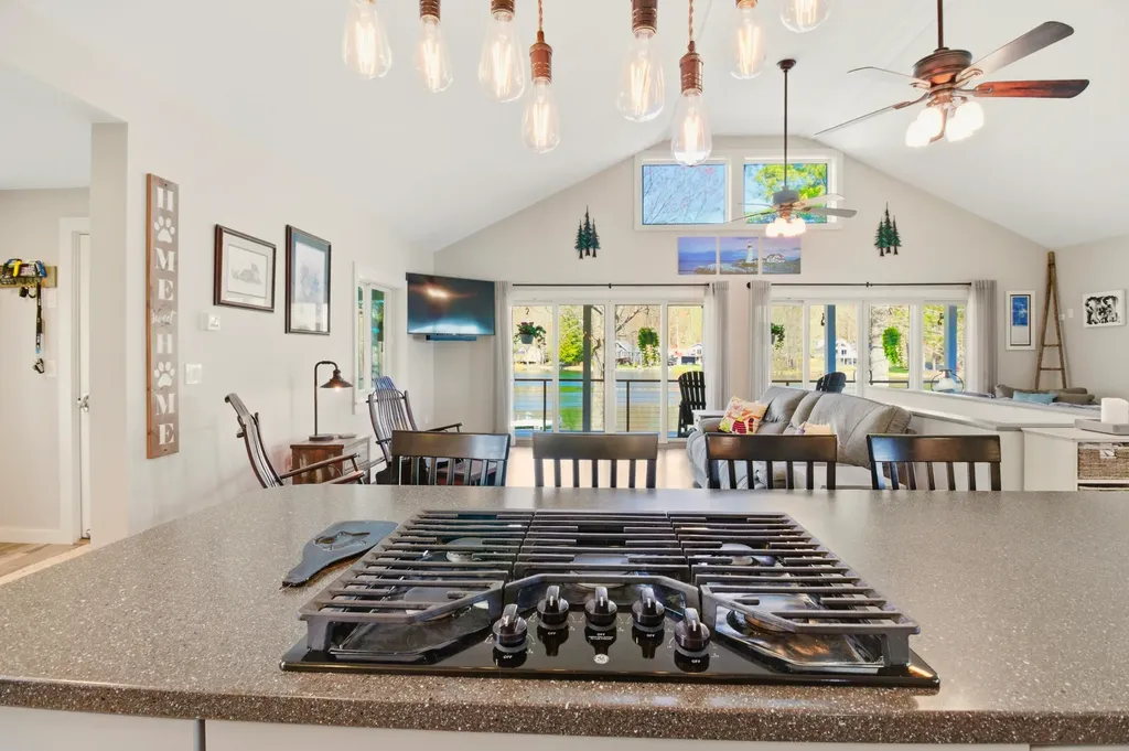 60 Cardinal Lane Poland ME 04274