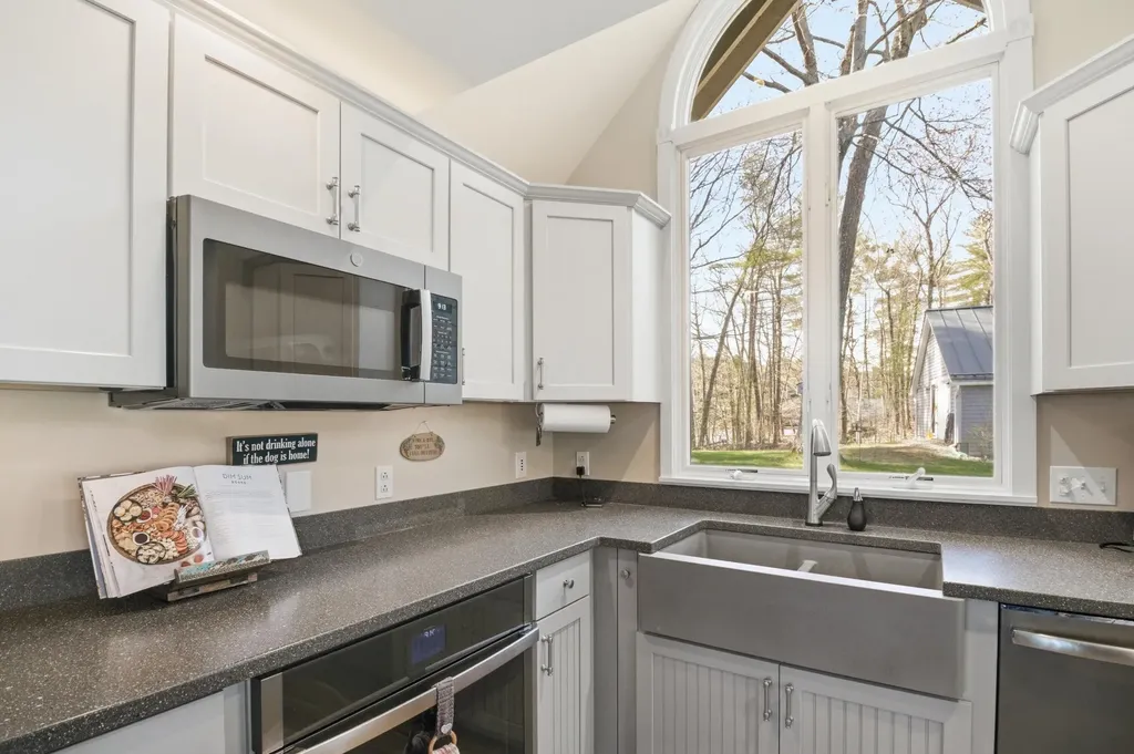 60 Cardinal Lane Poland ME 04274