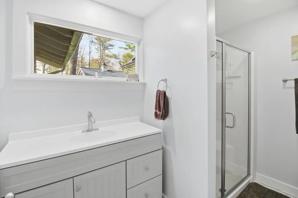 60 Cardinal Lane Poland ME 04274