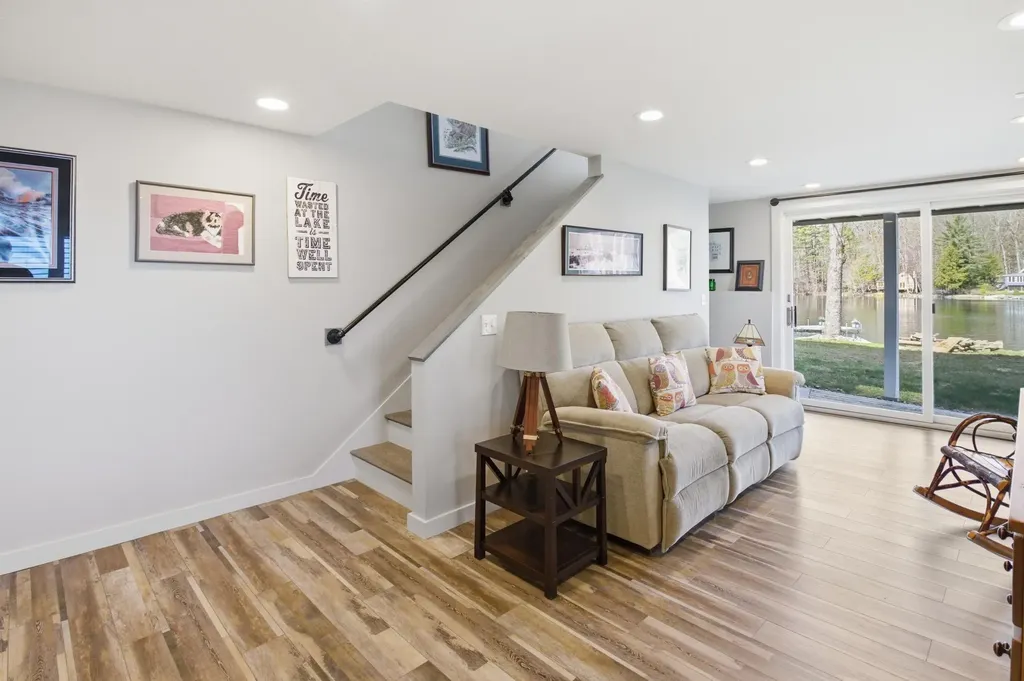 60 Cardinal Lane Poland ME 04274