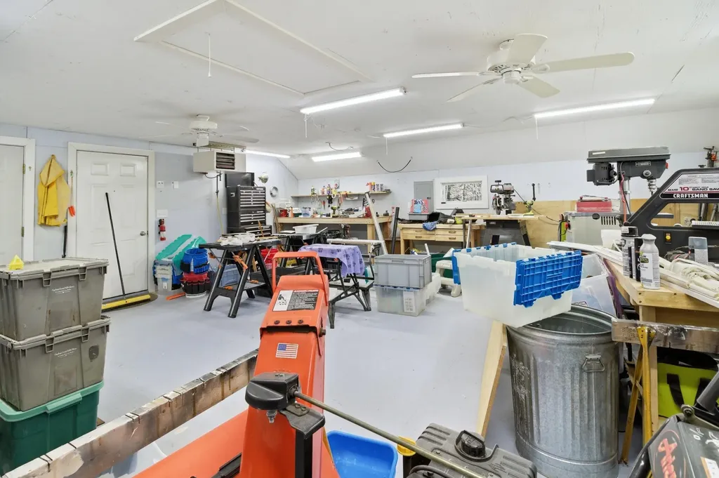 60 Cardinal Lane Poland ME 04274