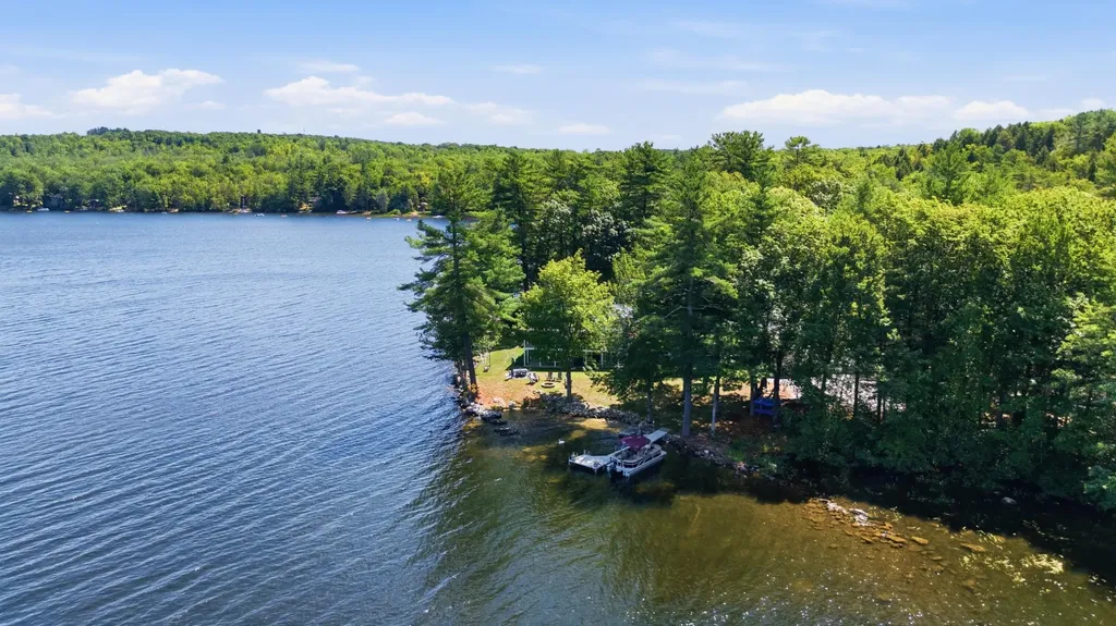60 Cardinal Lane Poland ME 04274