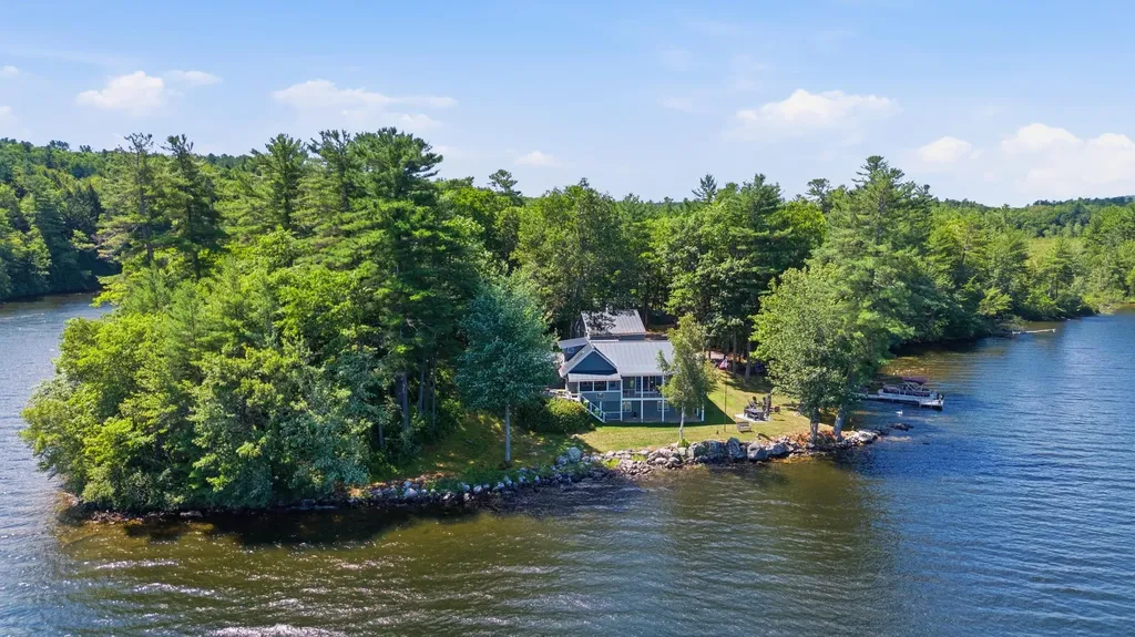 60 Cardinal Lane Poland ME 04274