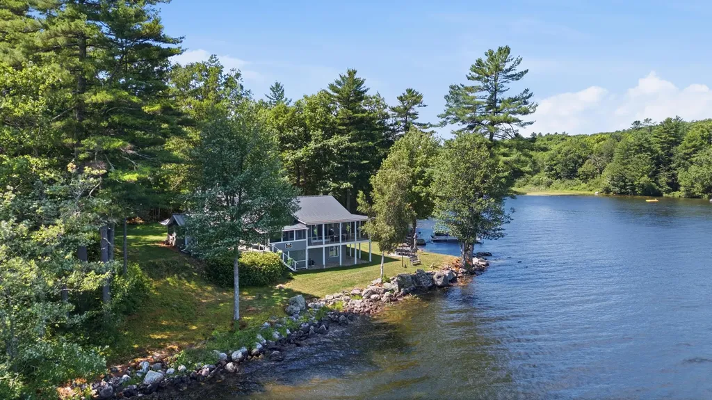 60 Cardinal Lane Poland ME 04274