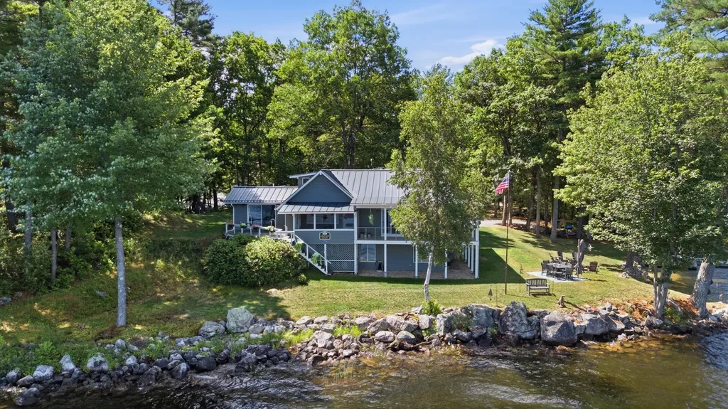 60 Cardinal Lane Poland ME 04274