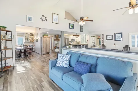 60 Cardinal Lane Poland ME 04274