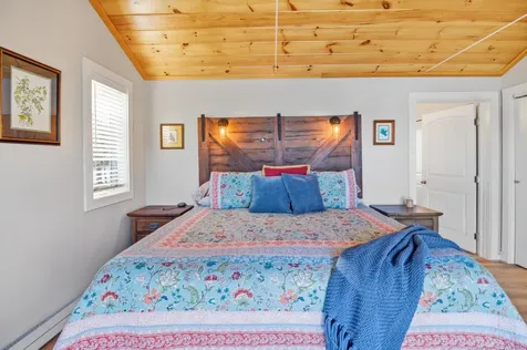 60 Cardinal Lane Poland ME 04274
