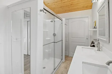60 Cardinal Lane Poland ME 04274