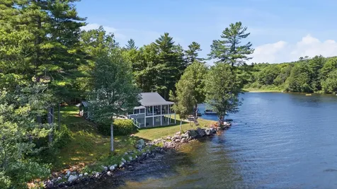 60 Cardinal Lane Poland ME 04274