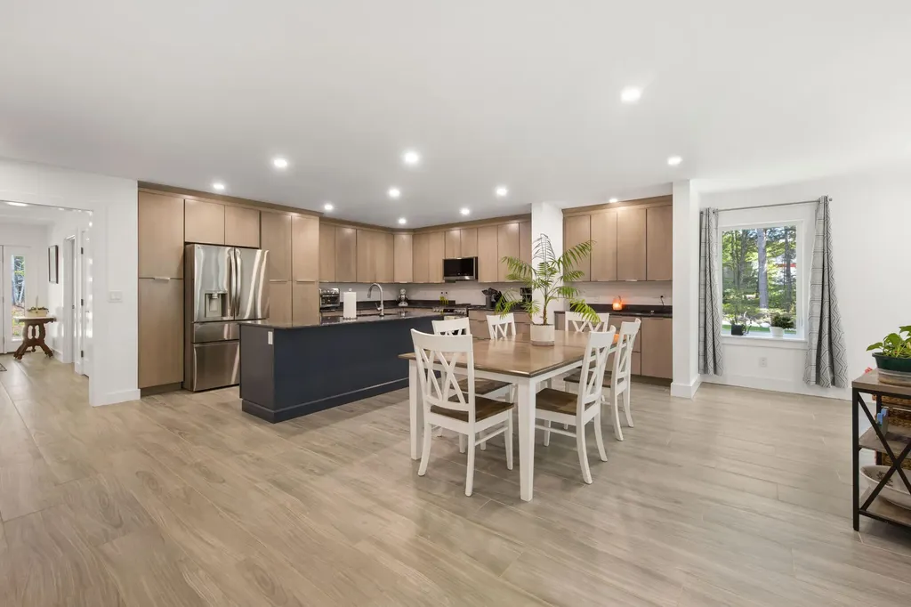 47 Cove Road Lincoln ME 04457