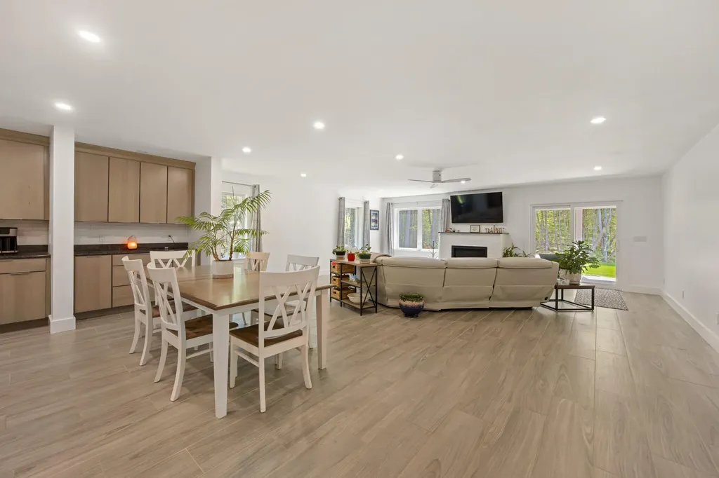 47 Cove Road Lincoln ME 04457