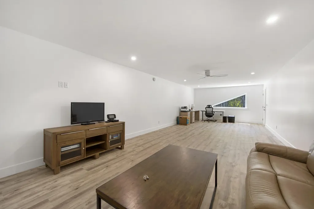 47 Cove Road Lincoln ME 04457