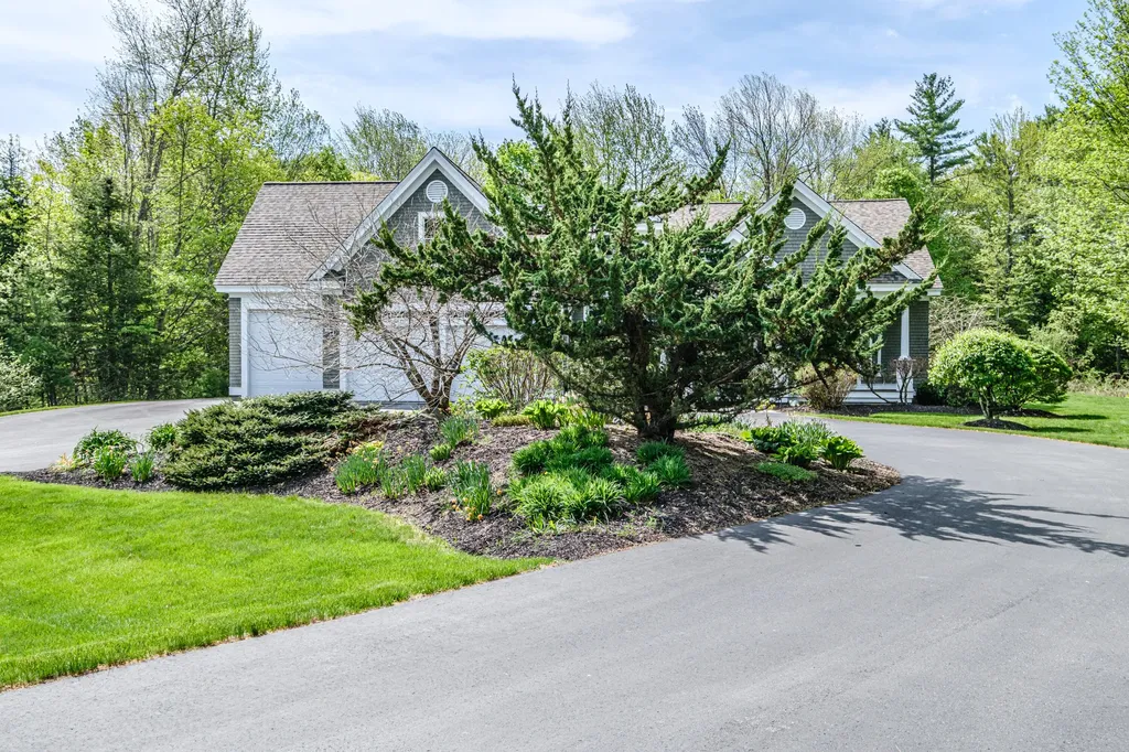 11 Silver Brook Circle Scarborough ME 04074
