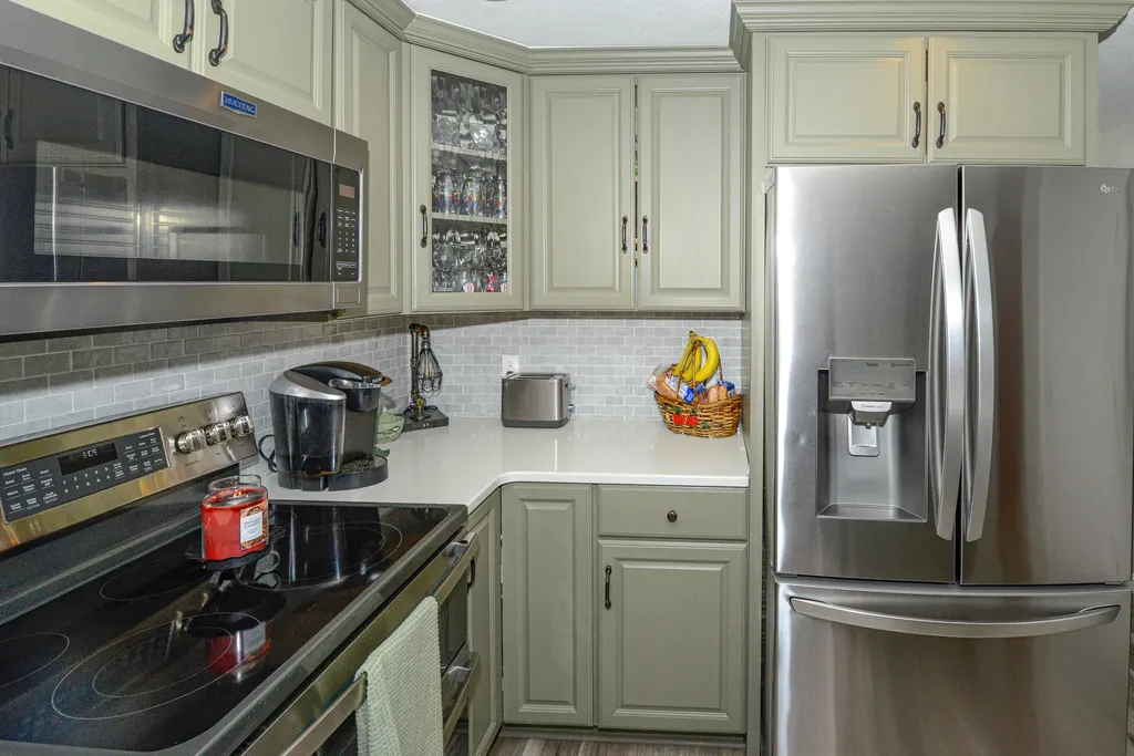25 Jefferson Court Naples ME 04055