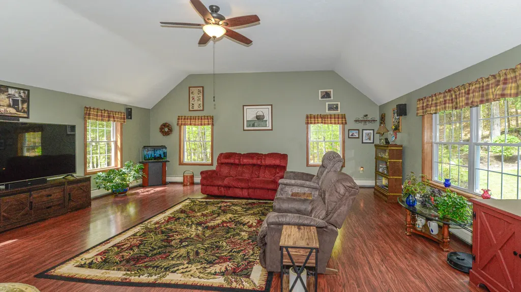 25 Jefferson Court Naples ME 04055