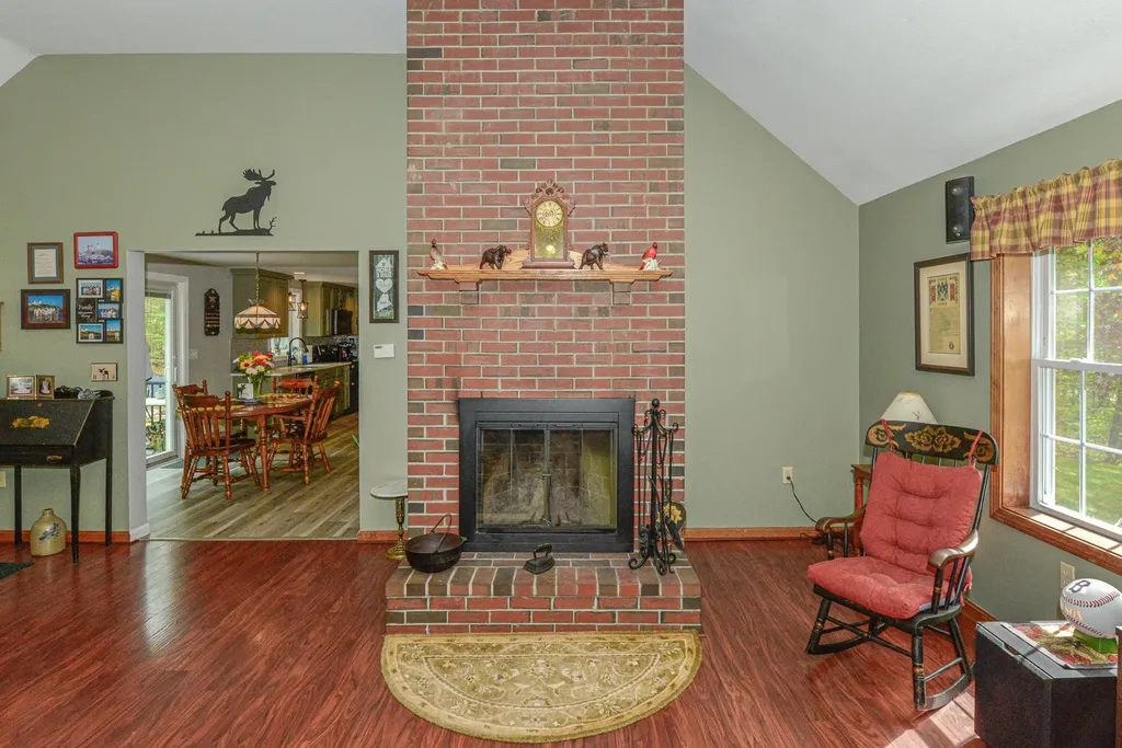 25 Jefferson Court Naples ME 04055