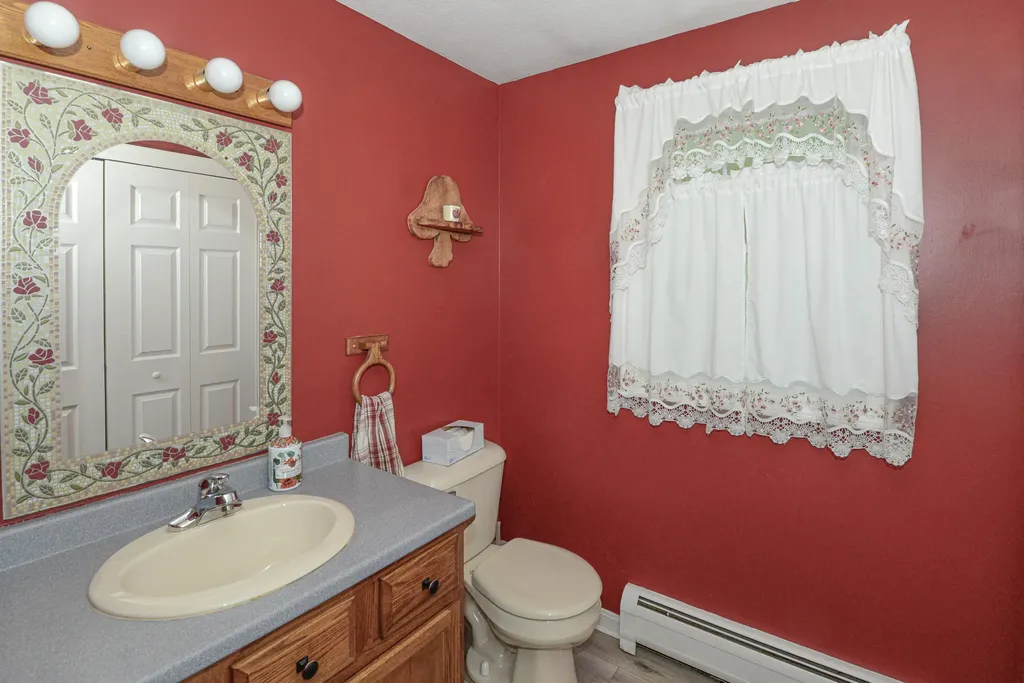 25 Jefferson Court Naples ME 04055