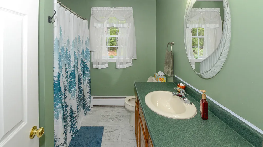 25 Jefferson Court Naples ME 04055