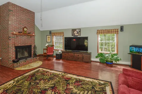 25 Jefferson Court Naples ME 04055