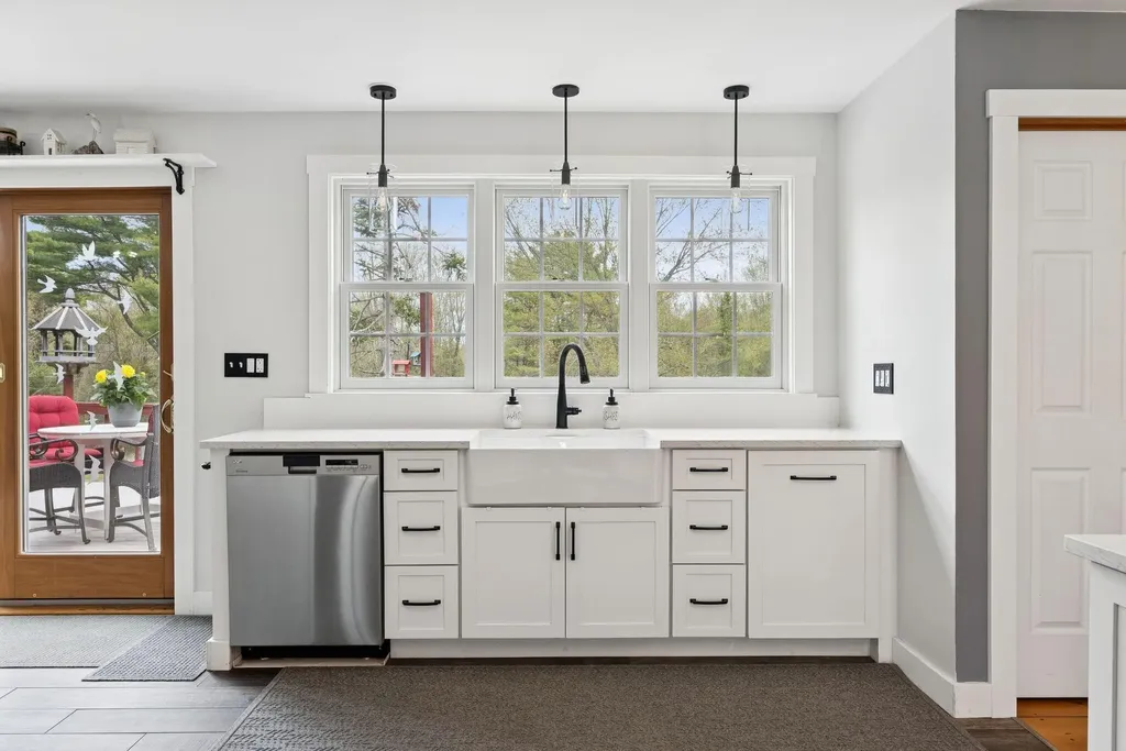 24 Autumn Lane Freeport ME 04032