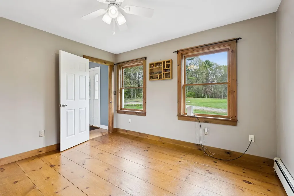24 Autumn Lane Freeport ME 04032
