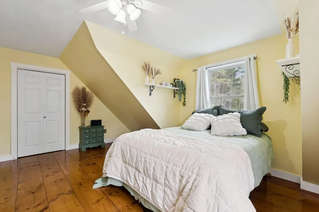 24 Autumn Lane Freeport ME 04032