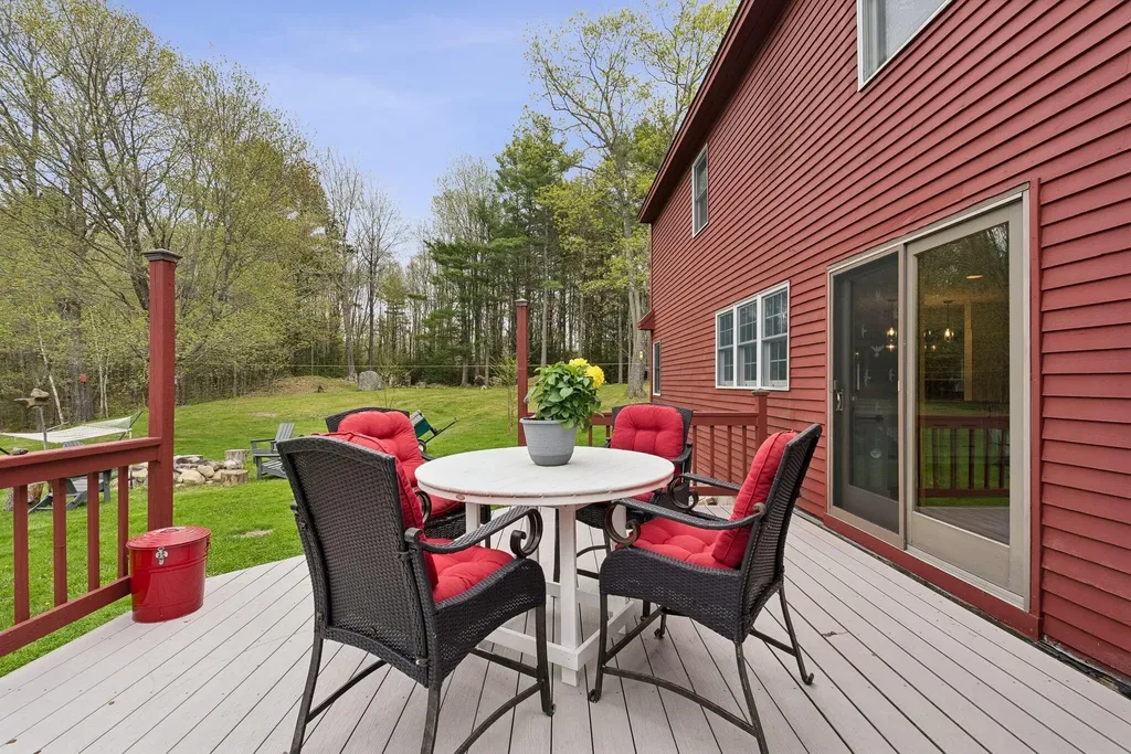 24 Autumn Lane Freeport ME 04032