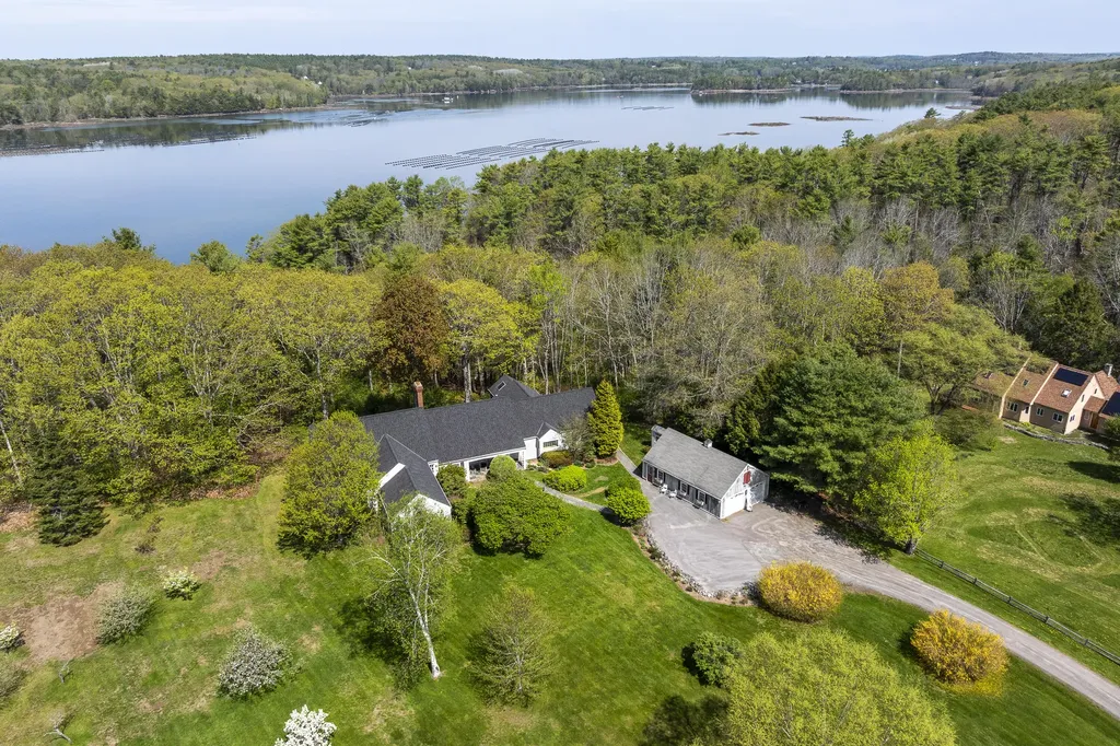 31 Woodward Farm Road Bristol ME 04539