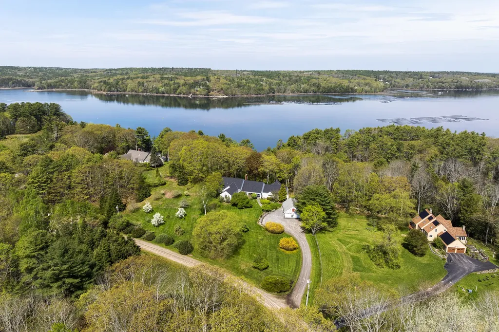 31 Woodward Farm Road Bristol ME 04539