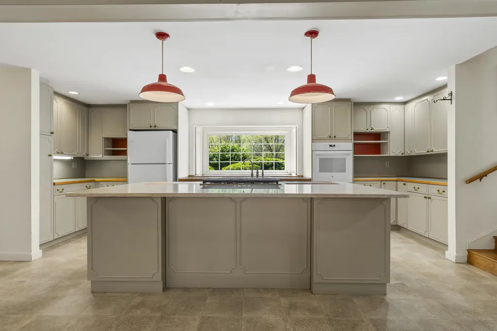 31 Woodward Farm Road Bristol ME 04539