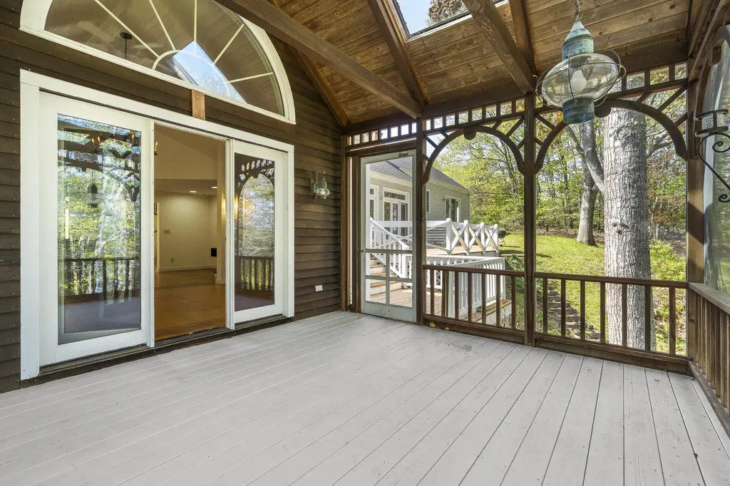 31 Woodward Farm Road Bristol ME 04539