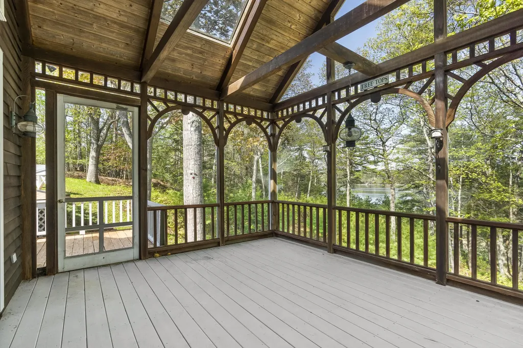 31 Woodward Farm Road Bristol ME 04539