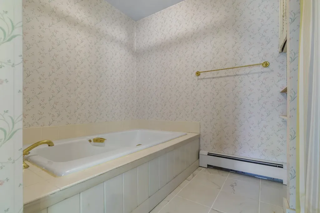 31 Woodward Farm Road Bristol ME 04539