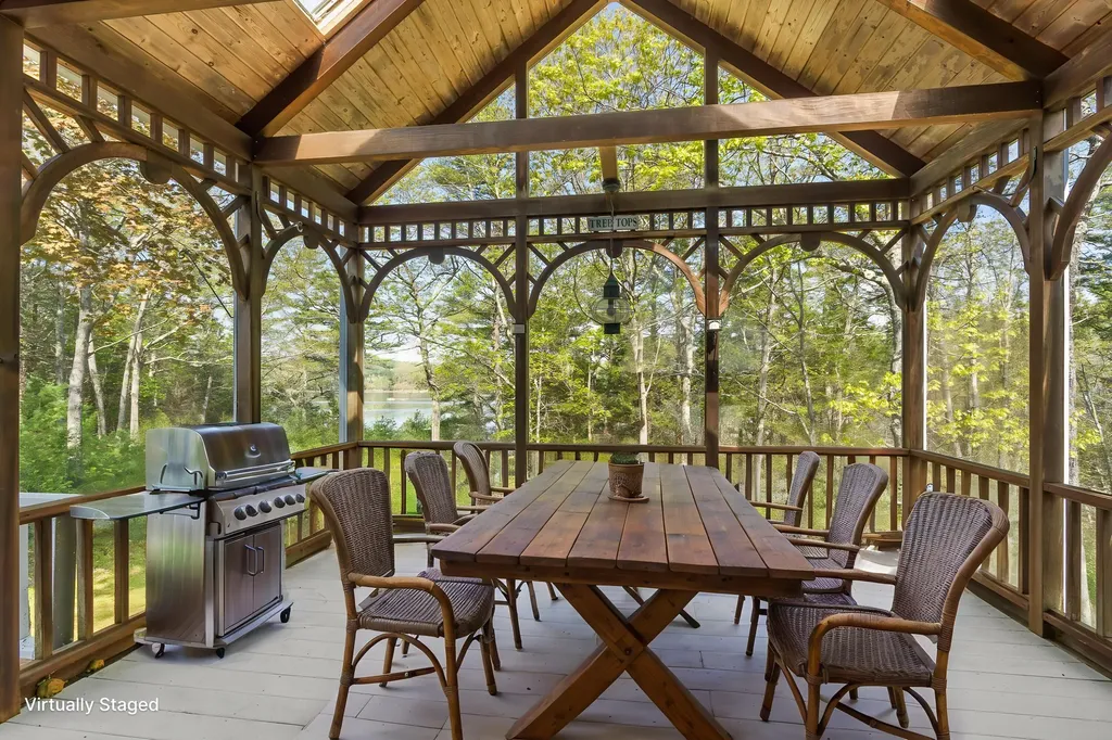 31 Woodward Farm Road Bristol ME 04539