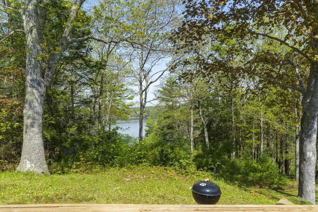 31 Woodward Farm Road Bristol ME 04539