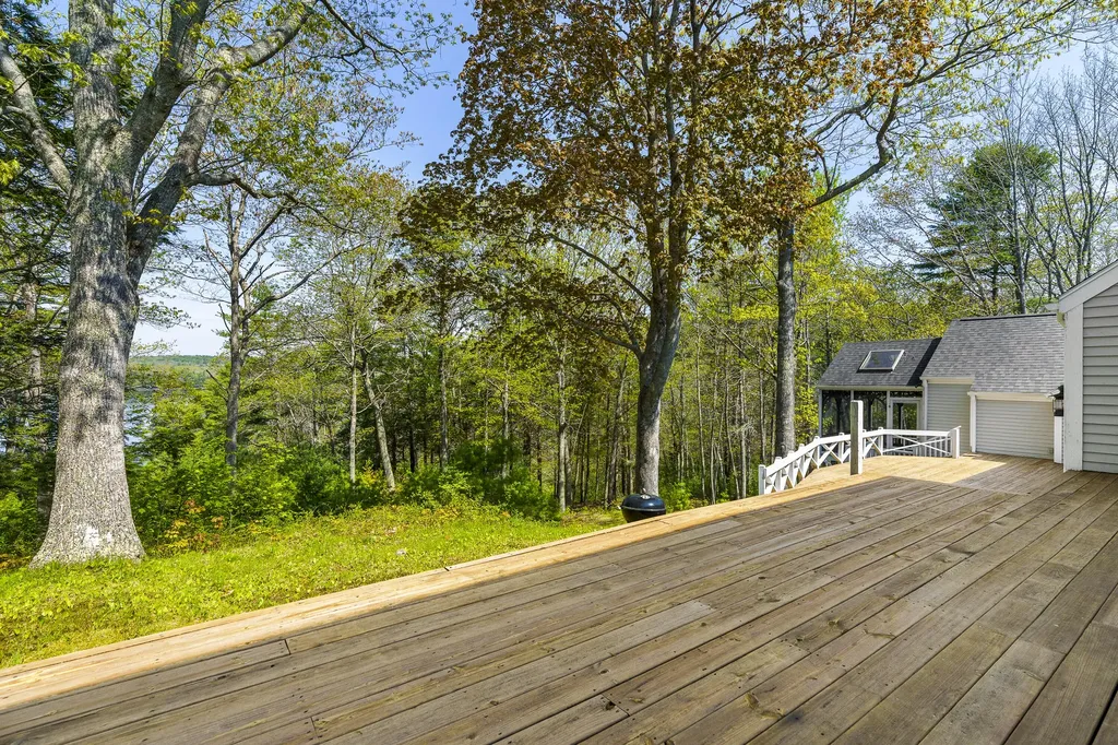 31 Woodward Farm Road Bristol ME 04539