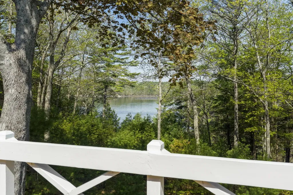 31 Woodward Farm Road Bristol ME 04539
