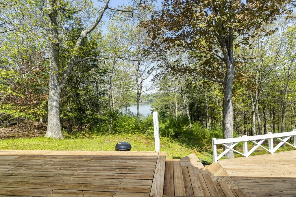 31 Woodward Farm Road Bristol ME 04539