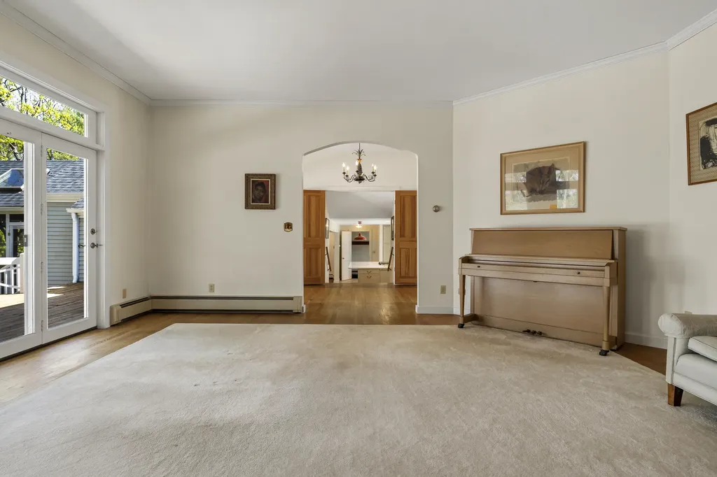 31 Woodward Farm Road Bristol ME 04539