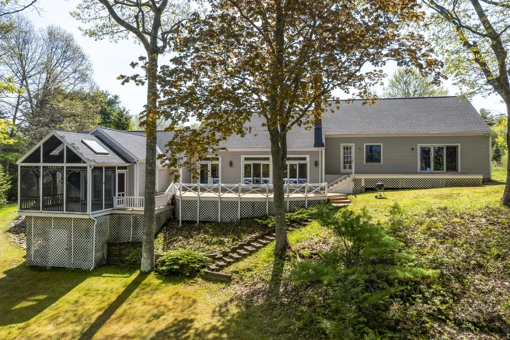 31 Woodward Farm Road Bristol ME 04539