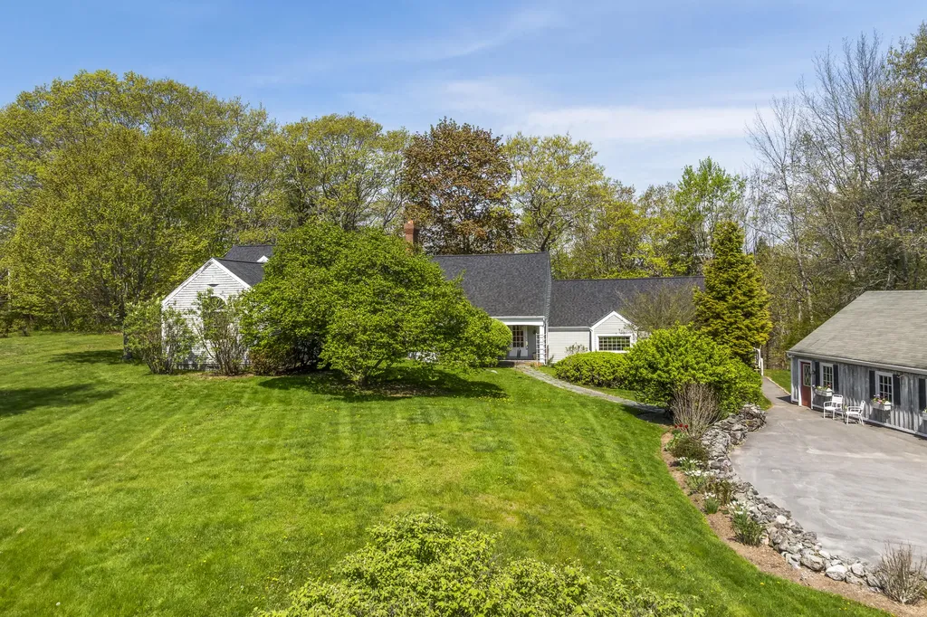 31 Woodward Farm Road Bristol ME 04539