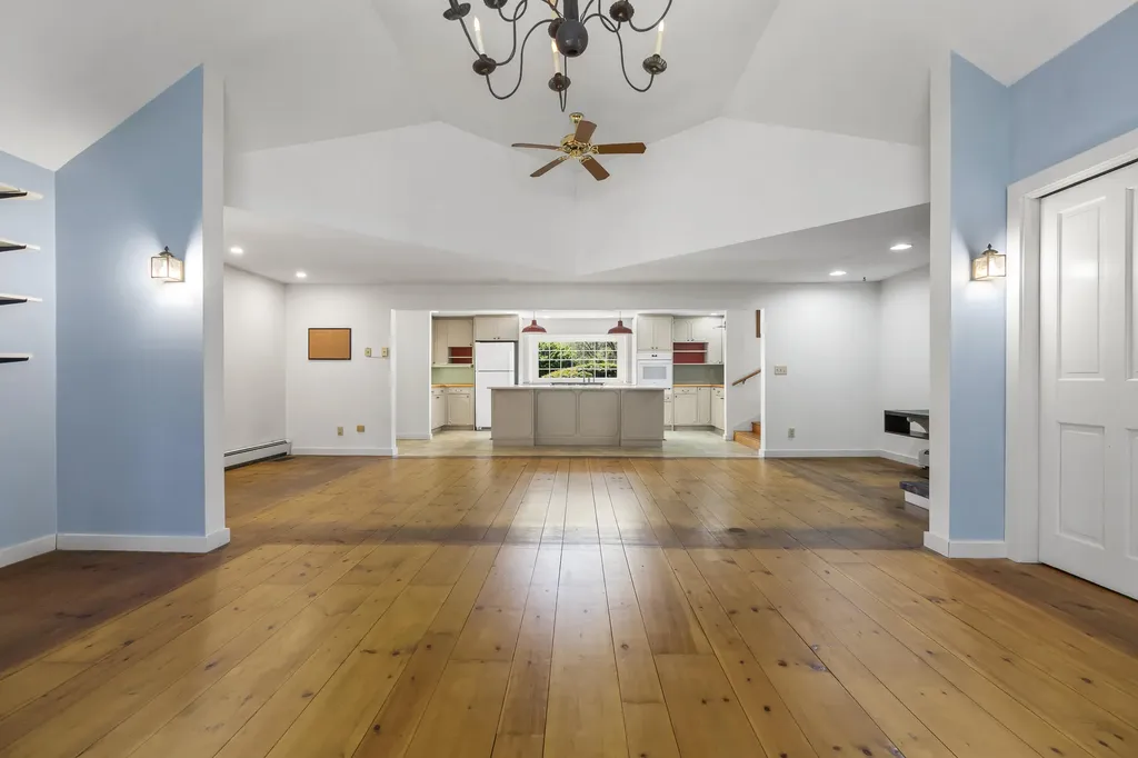 31 Woodward Farm Road Bristol ME 04539