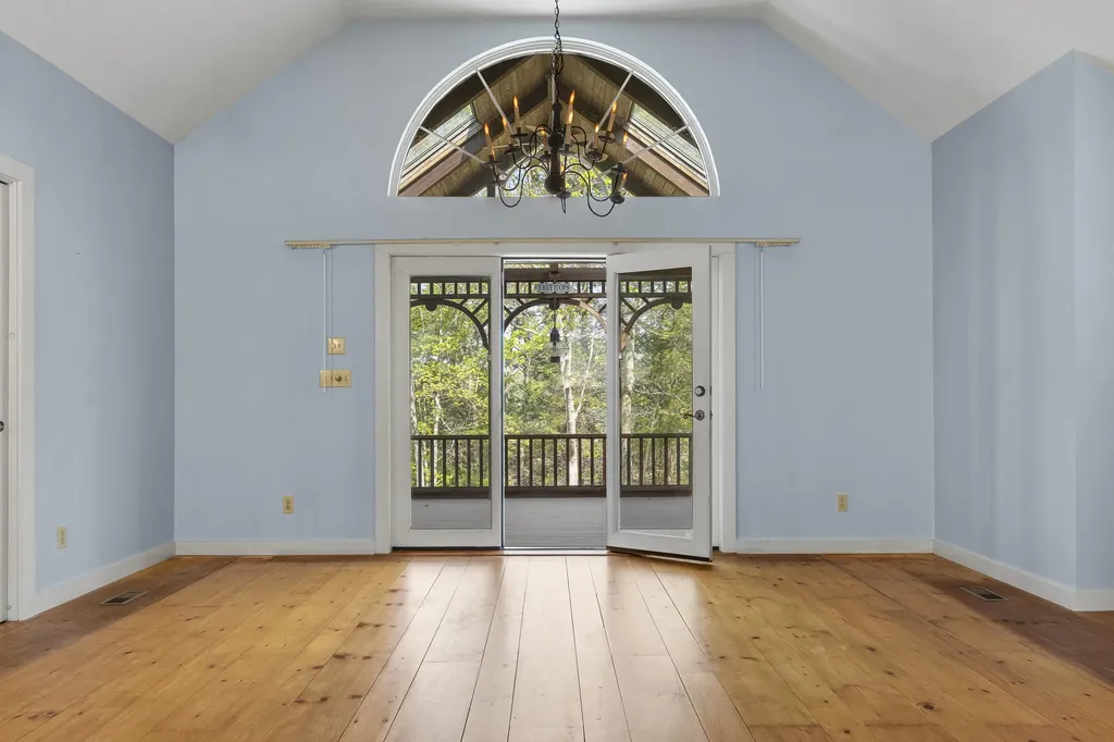 31 Woodward Farm Road Bristol ME 04539