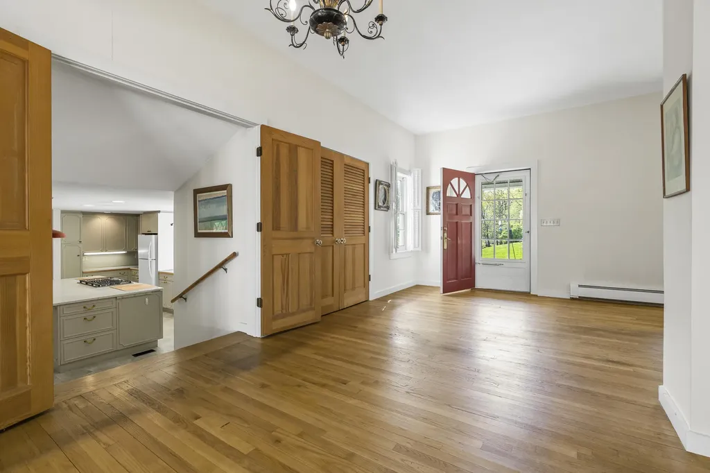 31 Woodward Farm Road Bristol ME 04539