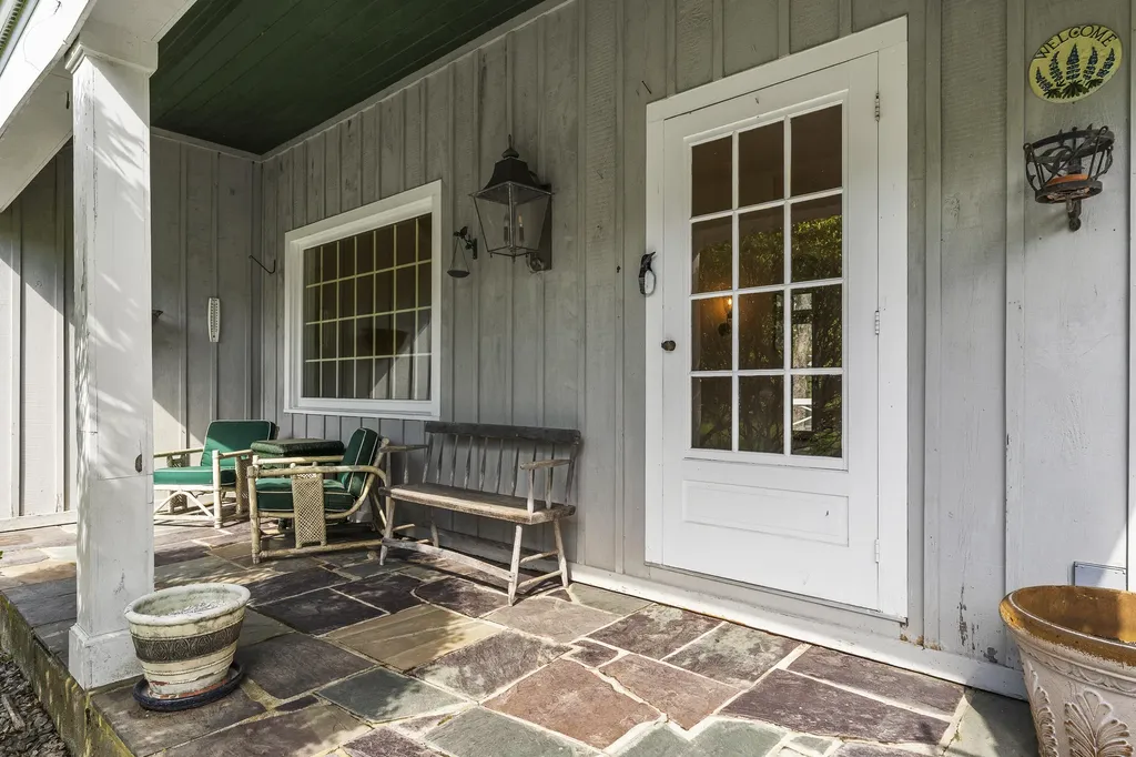 31 Woodward Farm Road Bristol ME 04539