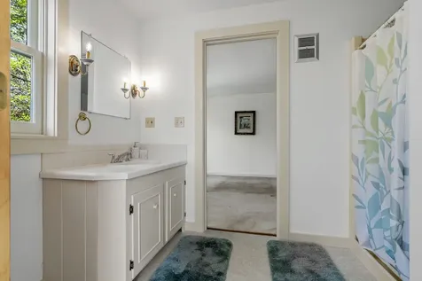 31 Woodward Farm Road Bristol ME 04539
