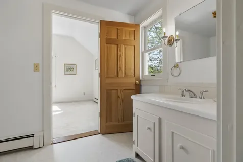 31 Woodward Farm Road Bristol ME 04539